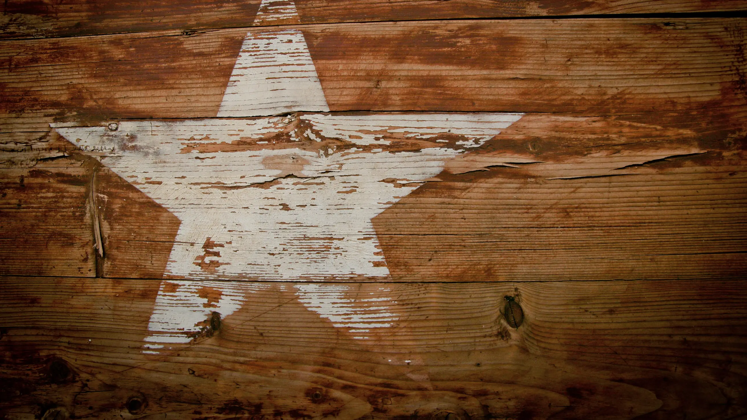 A lone star painted on weathered timber.